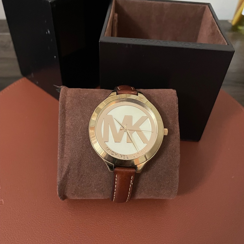 Michael Kors Runway Champagne Dial With MK Logo MK2326 Women's Watch